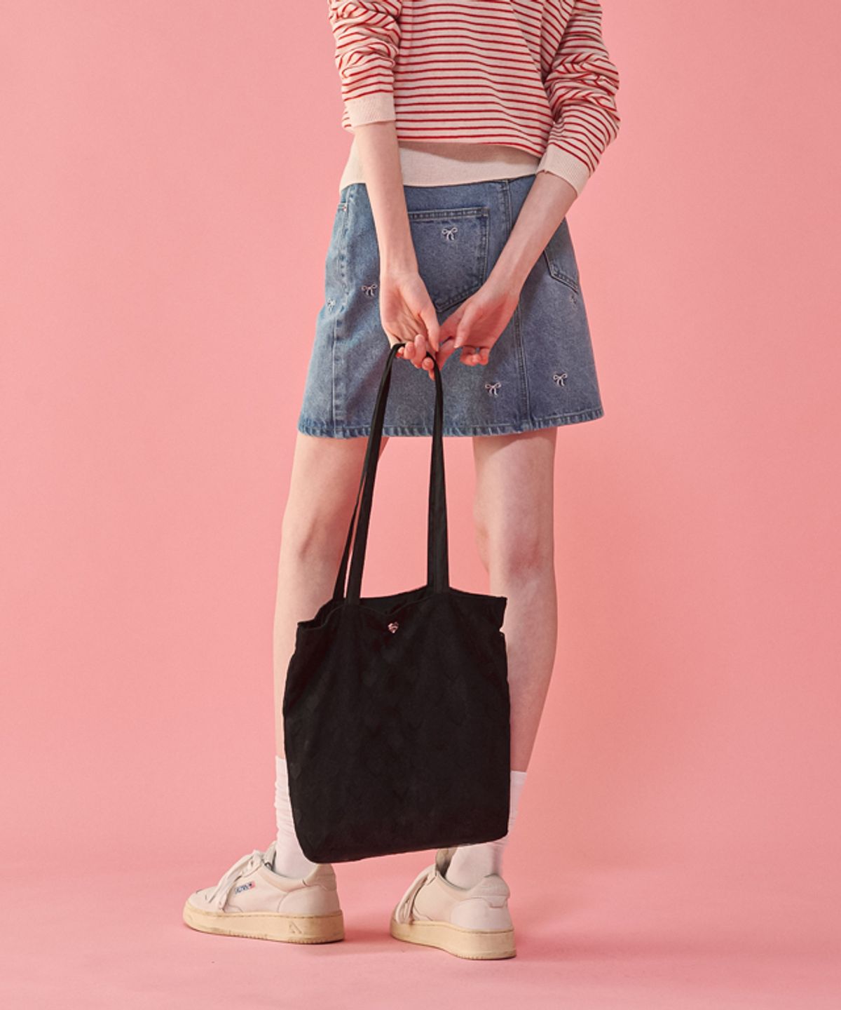 론론(RONRON) HEART PATTERN MESH TOTE BAG BLACK