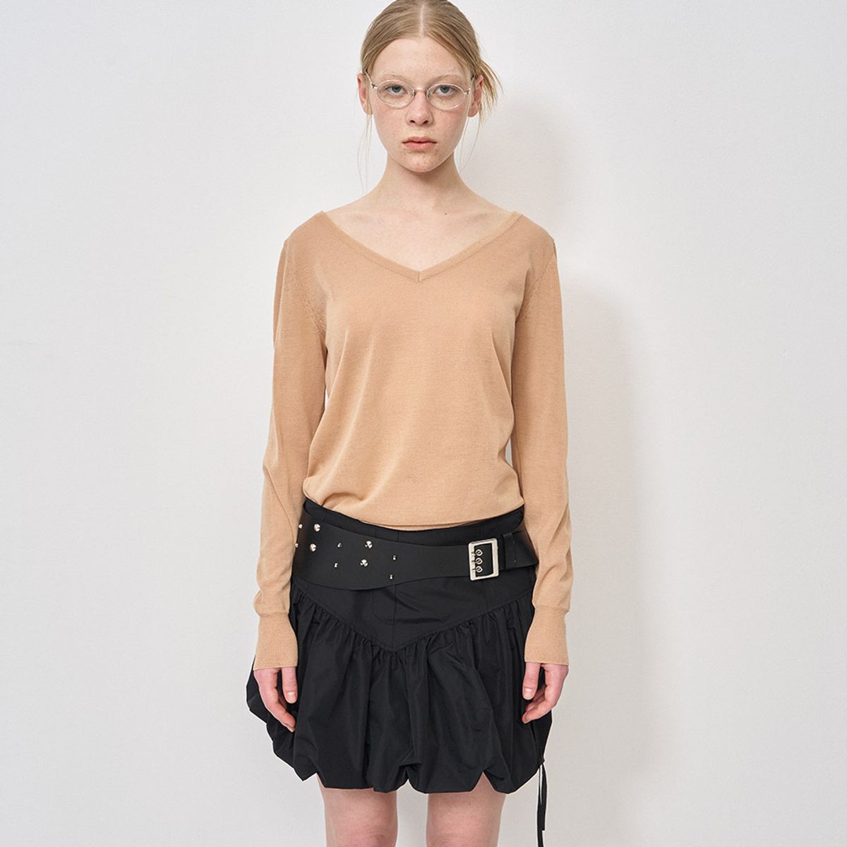 엘씨디씨티엠(LCDC™) SEMI-SHEER V-NECK KNIT TOP