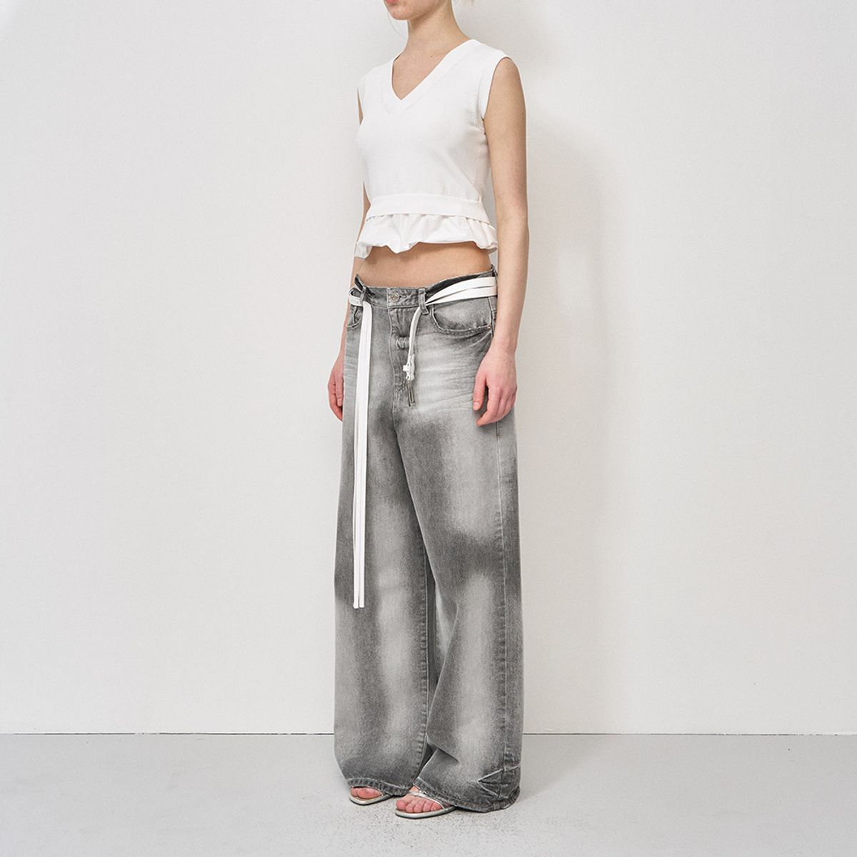 엘씨디씨티엠(LCDC™) HAND BRUSHED WIDE-LEG DENIM (GREY)