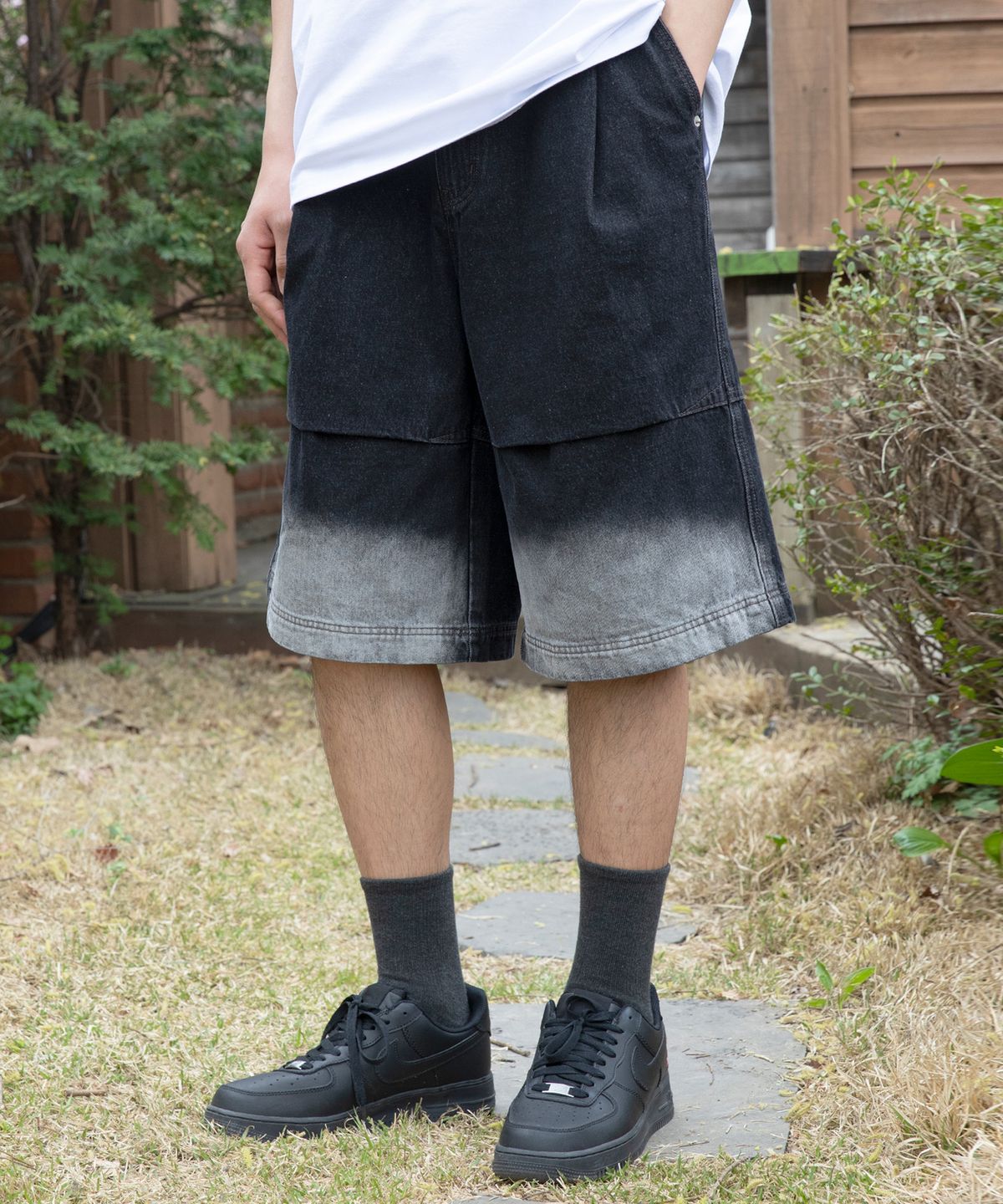 엑스톤즈(XTONZ) XP192 슬레이드 워싱 버뮤다 데님 팬츠 (BLACK)