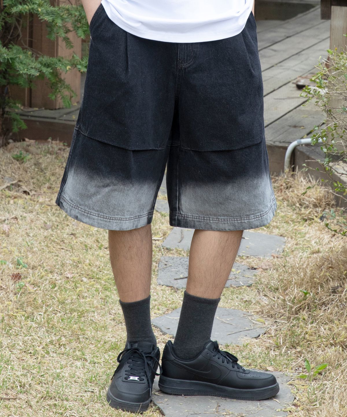 엑스톤즈(XTONZ) XP192 슬레이드 워싱 버뮤다 데님 팬츠 (BLACK)