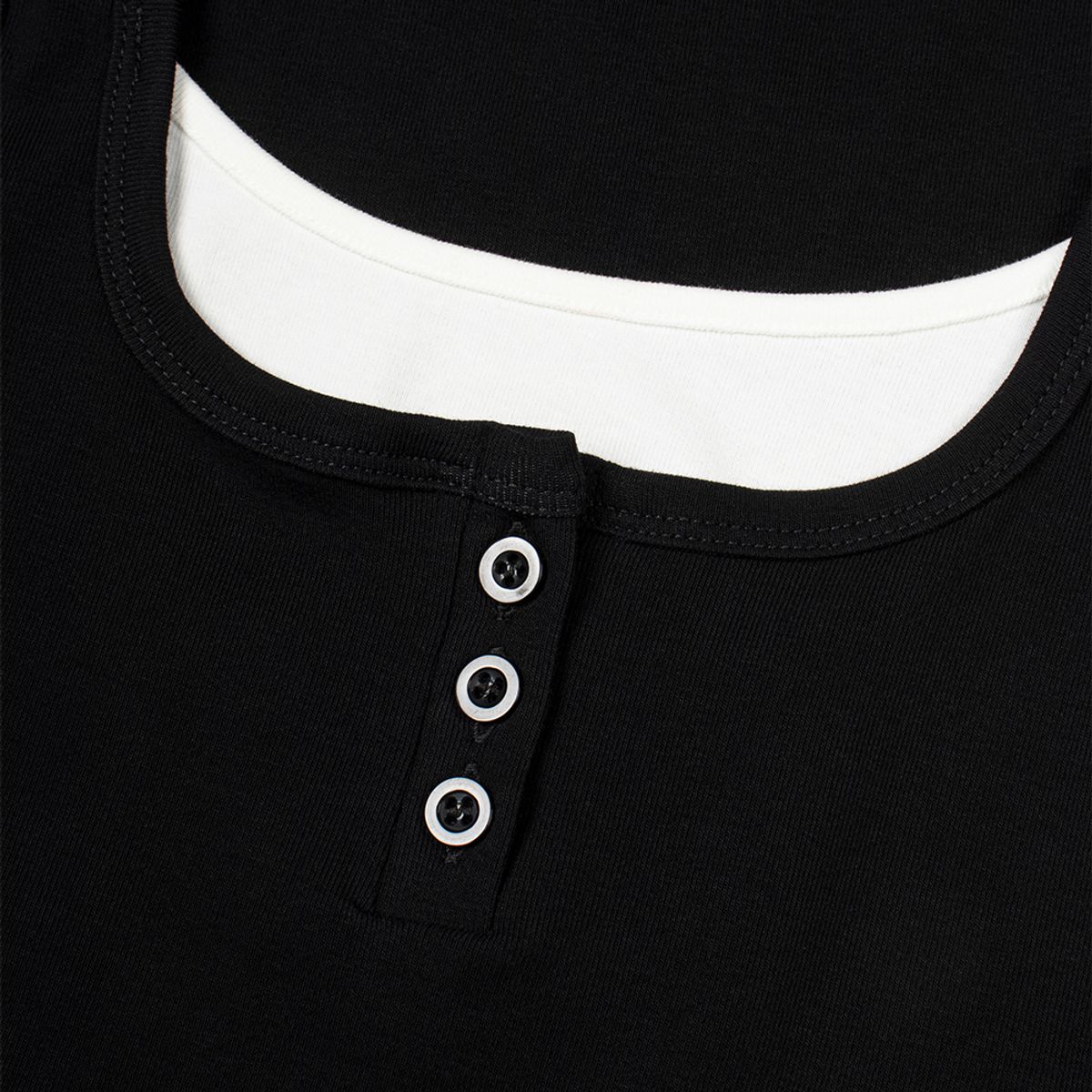 모아(MOAA) 헨리넥 레이어드 슬리브리스 (BLACK)