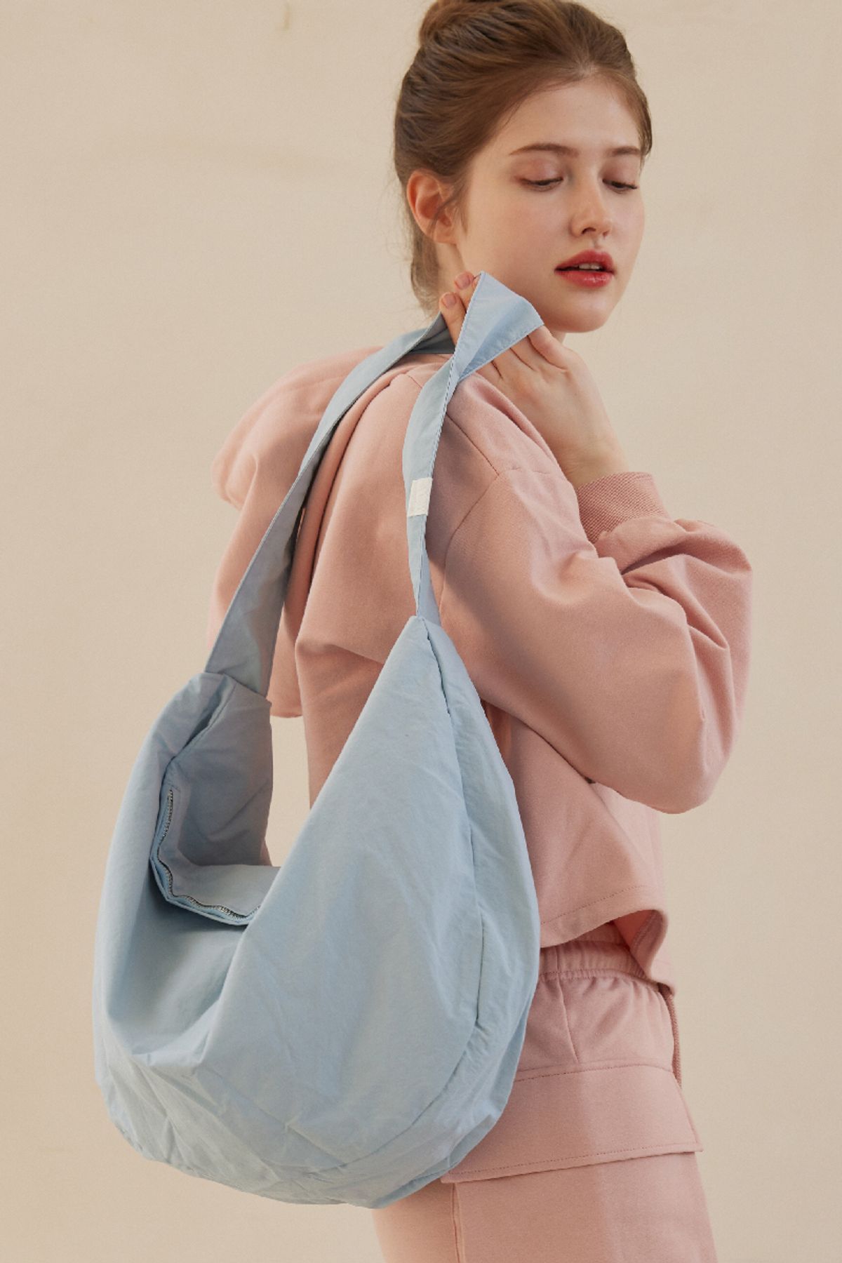 로우사이클(LOWCYCLE) 엔타르티카 크로스슬링바디백