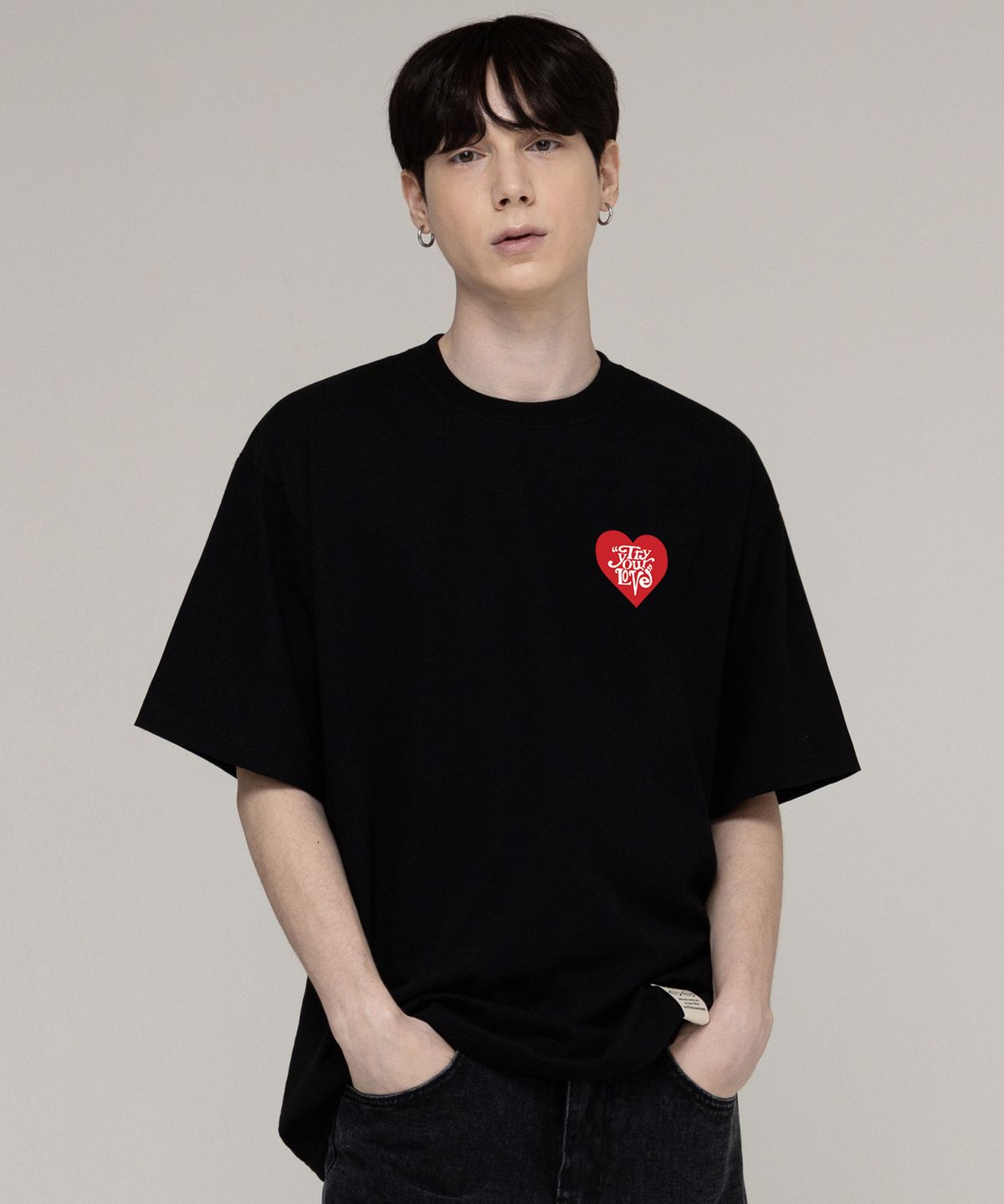 그레이버(GRAVER) [UNISEX]TYL 스몰 하트 스마일 반팔티_블랙