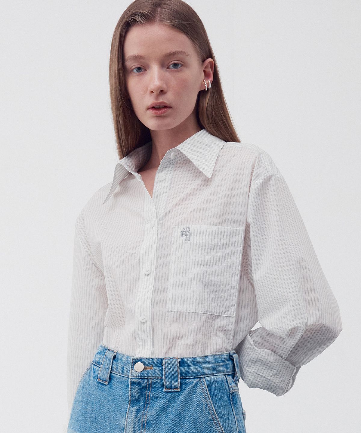 리이(RE RHEE) EMBROIDERED STRIPE POCKET SHIRT WHITE