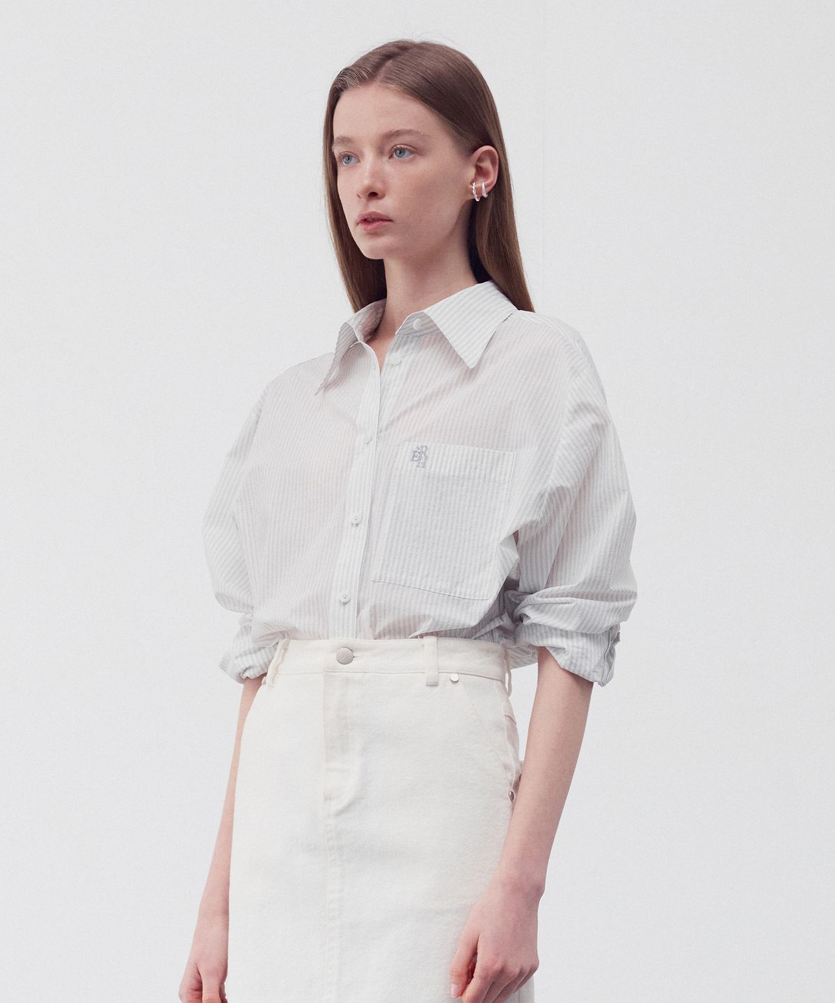 리이(RE RHEE) EMBROIDERED STRIPE POCKET SHIRT WHITE