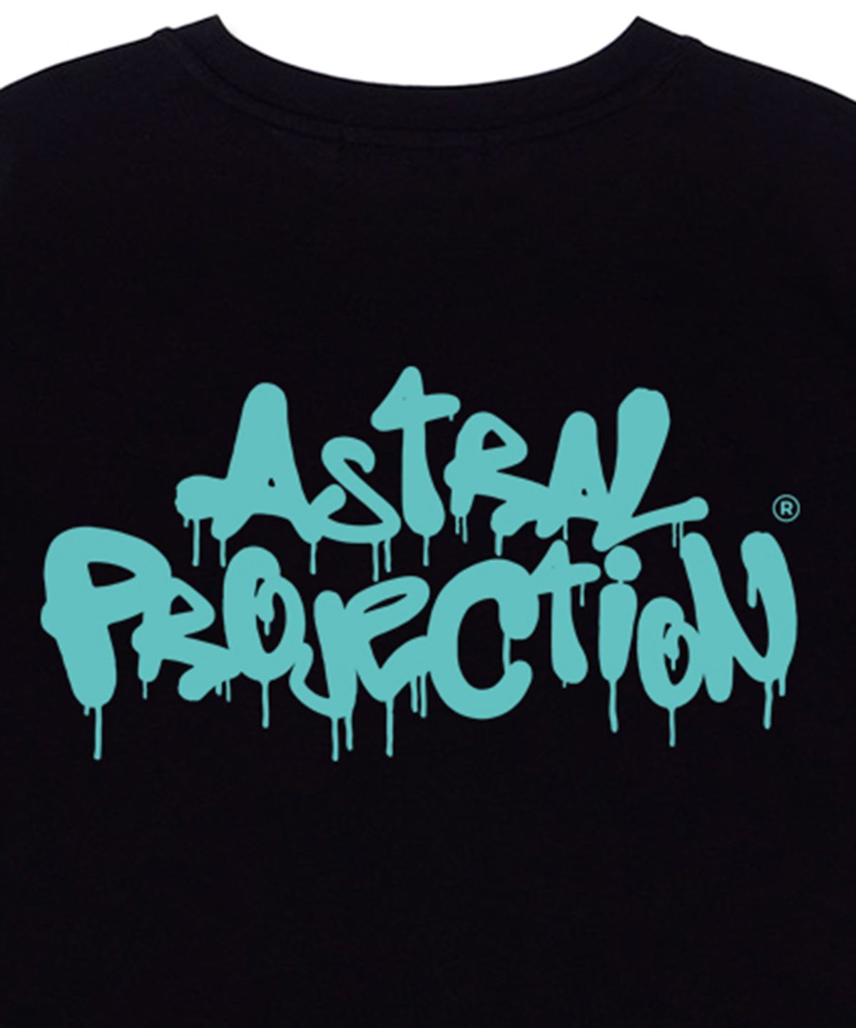 아스트랄 프로젝션(ASTRAL PROJECTION) 브러쉬 그래피티 레터링 로고 수피마 코튼 라운드 넥 반팔 티셔츠_블랙