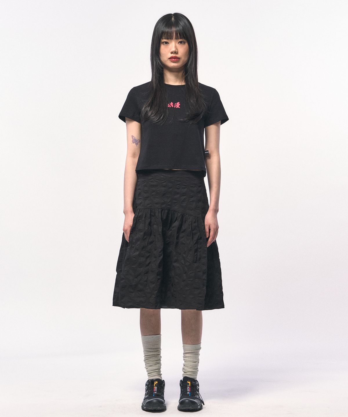 씨웨어 바이 더 지니어스(C WEAR BY THE GENIUS) 낭만 크롭 티셔츠 블랙