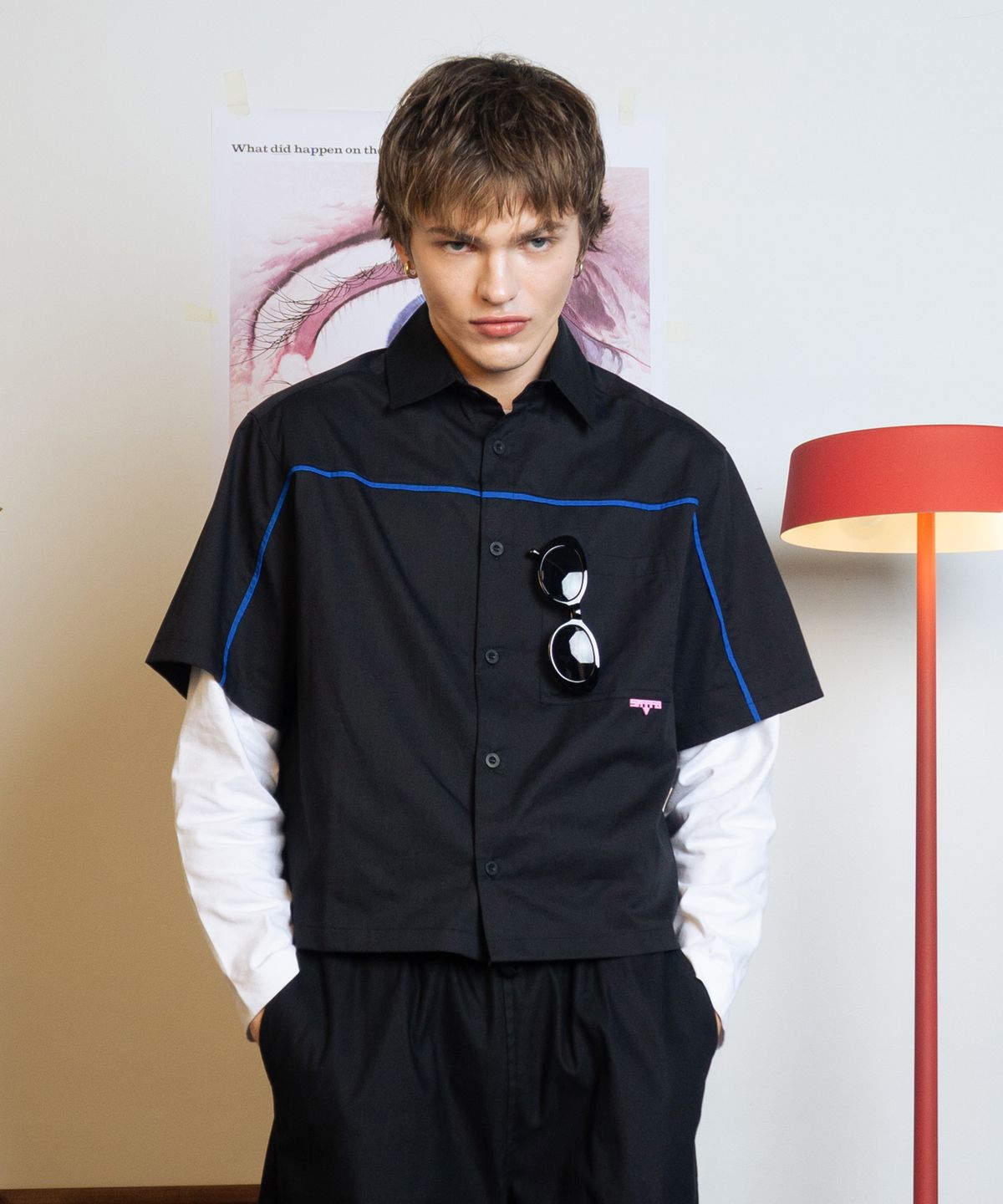슈브토(SHVTO) Blue line crop shirt black