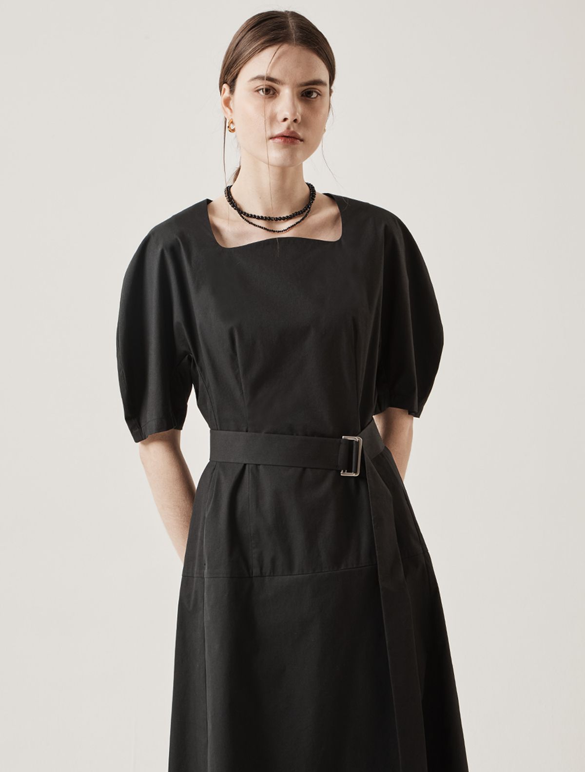 르이엘(LE YIEL) Curved Midi Dress_Black 커브드 미디 드레스_블랙