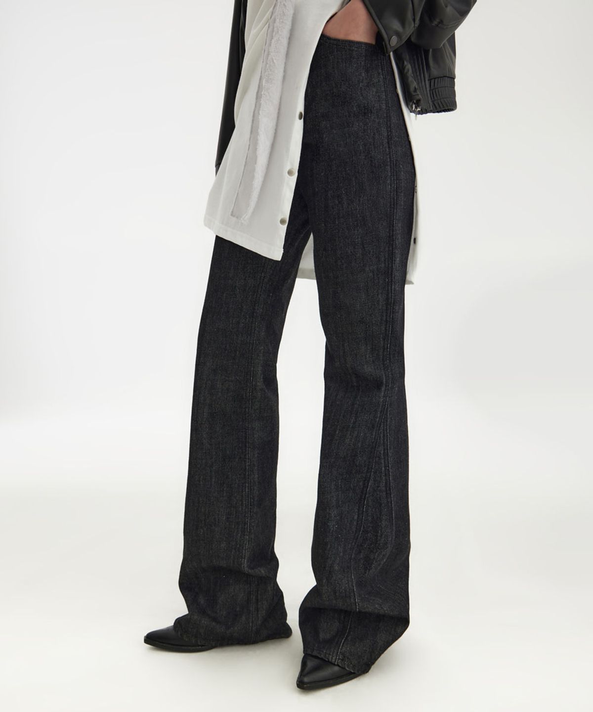 유스(YOUTH) Structured Flared Denim Pants - Washed Black