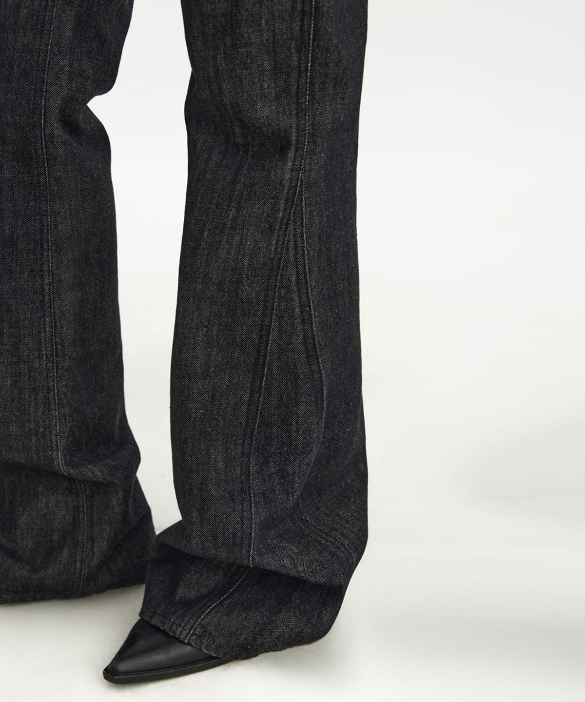 유스(YOUTH) Structured Flared Denim Pants - Washed Black