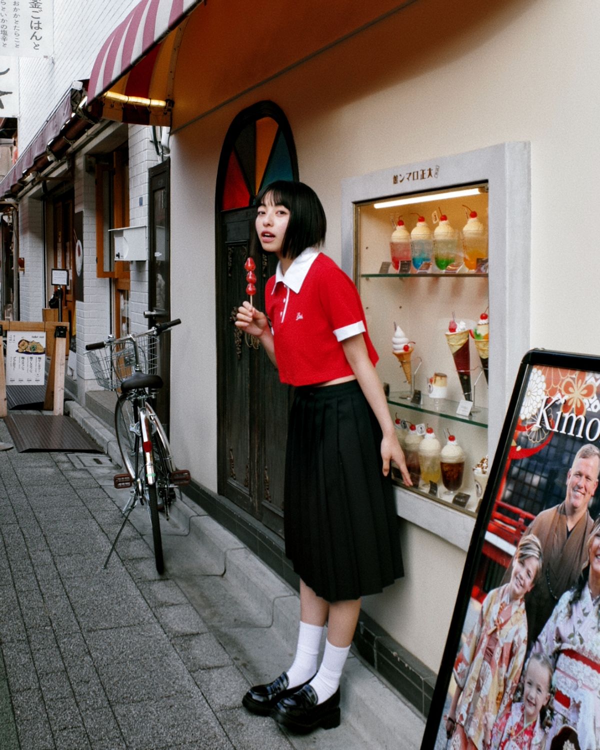 로액슈얼(LO AXUAL) LOGO EMBROIDERY CROP POLO SHIRT_RED