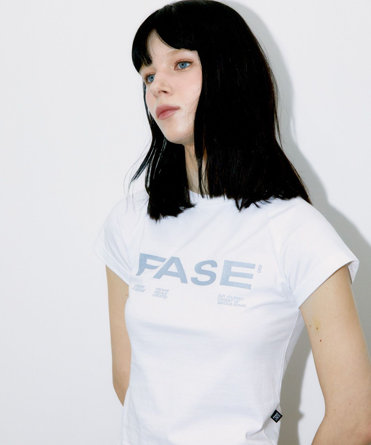 파세(FASE) 실버 프린팅 베이비 티 - 화이트