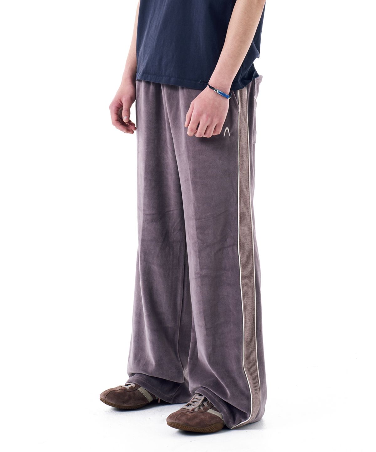 아캄(AAKAM) Western Piping Track Pants (Ash Brown)