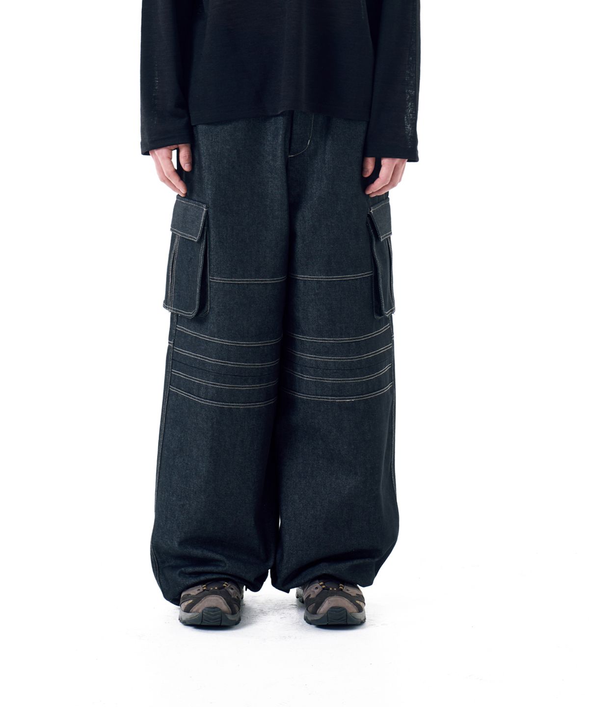 아캄(AAKAM) Stitched Denim Wide Cargo Pants (Black)