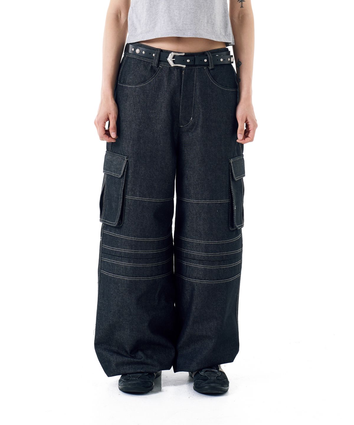 아캄(AAKAM) Stitched Denim Wide Cargo Pants (Black)