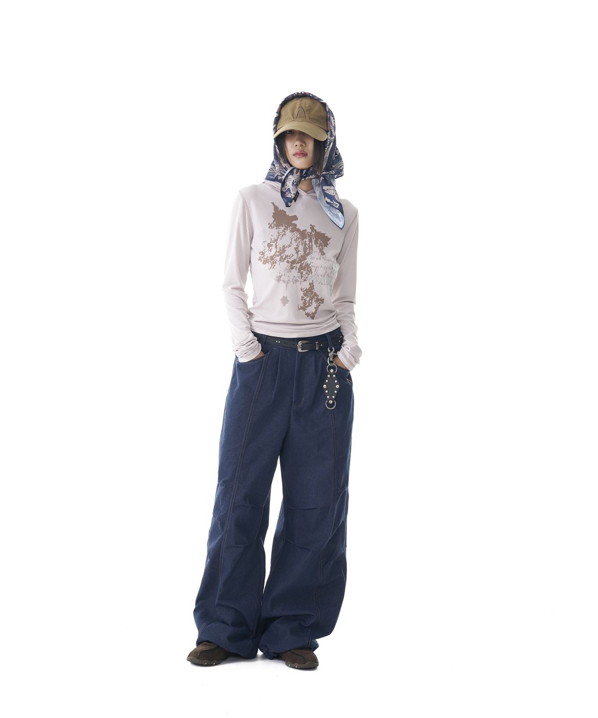 아캄(AAKAM) 98 Printed Knee Pin-tuck Denim Pants (Blue)