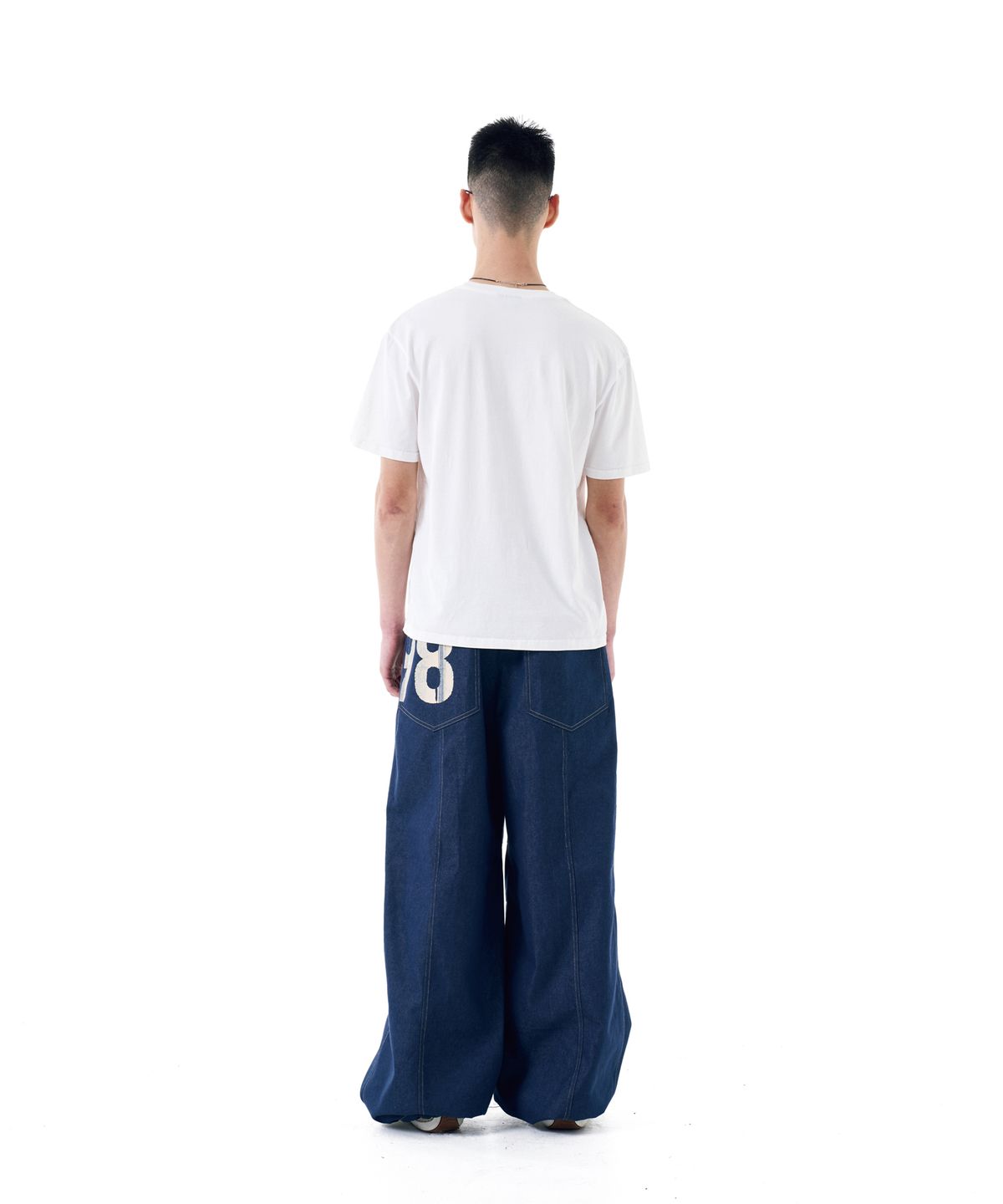 아캄(AAKAM) 98 Printed Knee Pin-tuck Denim Pants (Blue)