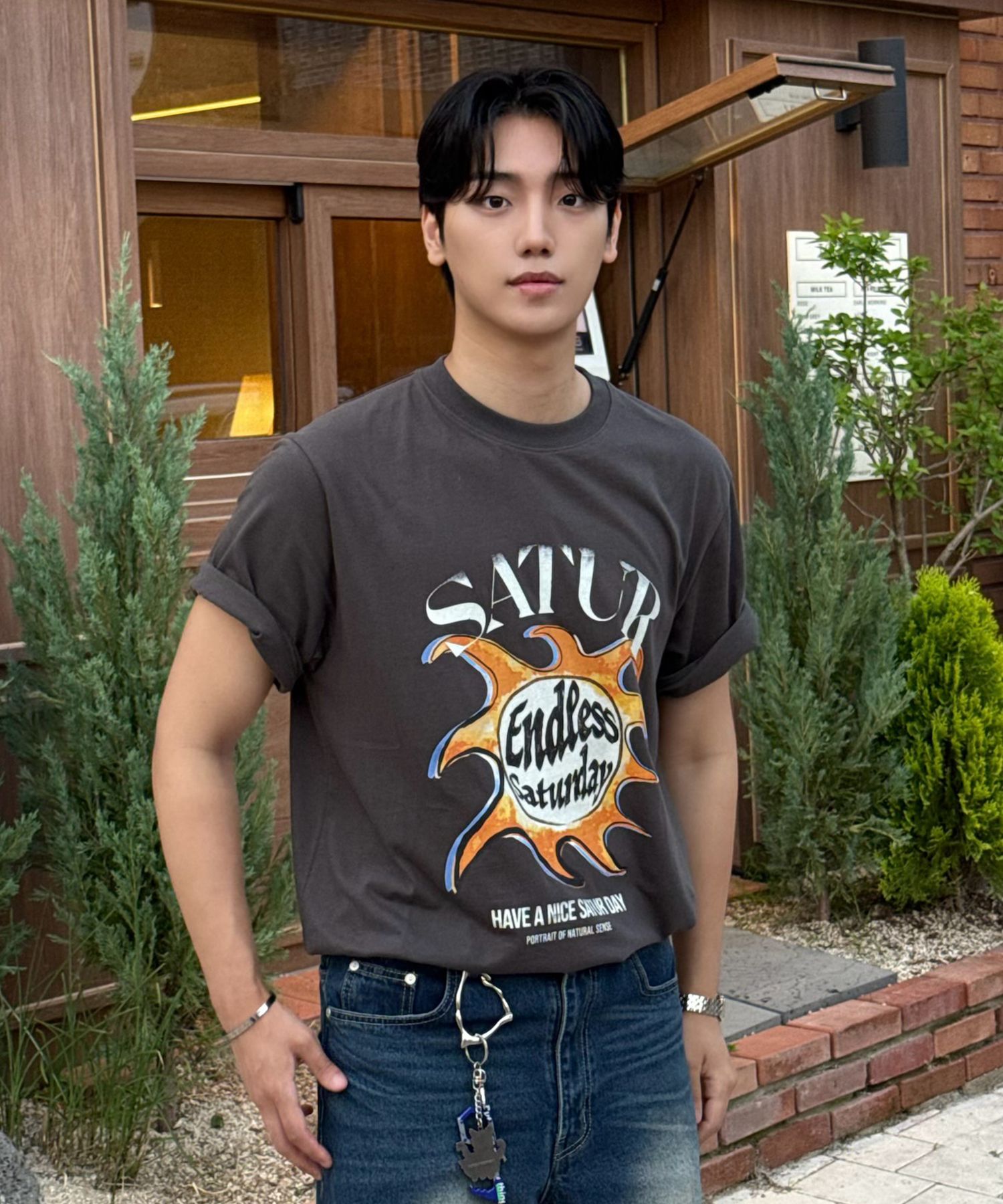 [SATUR] Sun Retro Graphic Tシャツ ☆送料込☆ ☆韓国の人気☆【SATUR】☆Sun Retro Graphic T-Shirt.s