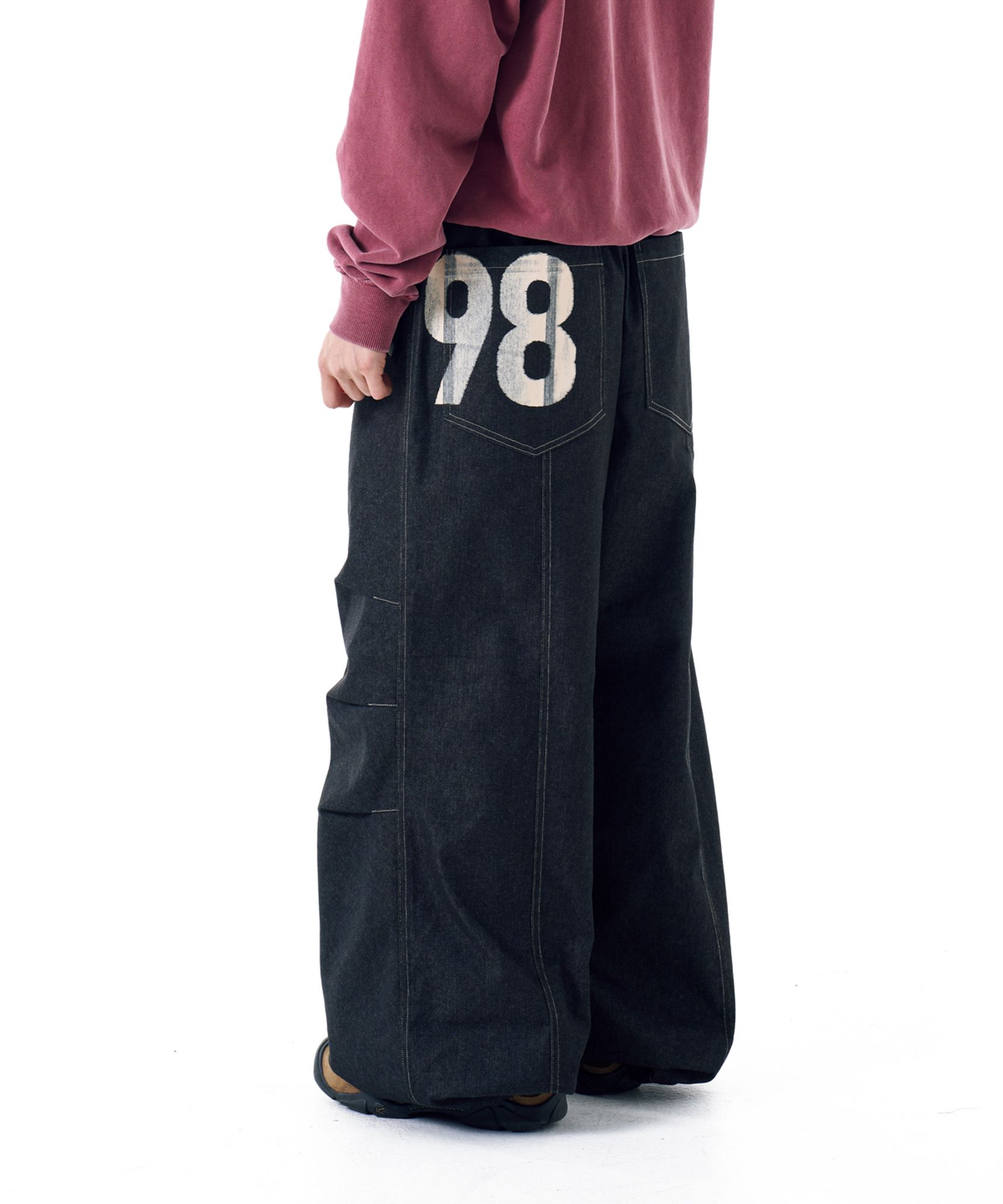 MUSINSA公式 | AAKAM 98 Printed Knee Pin-tuck Denim Pants (Black)