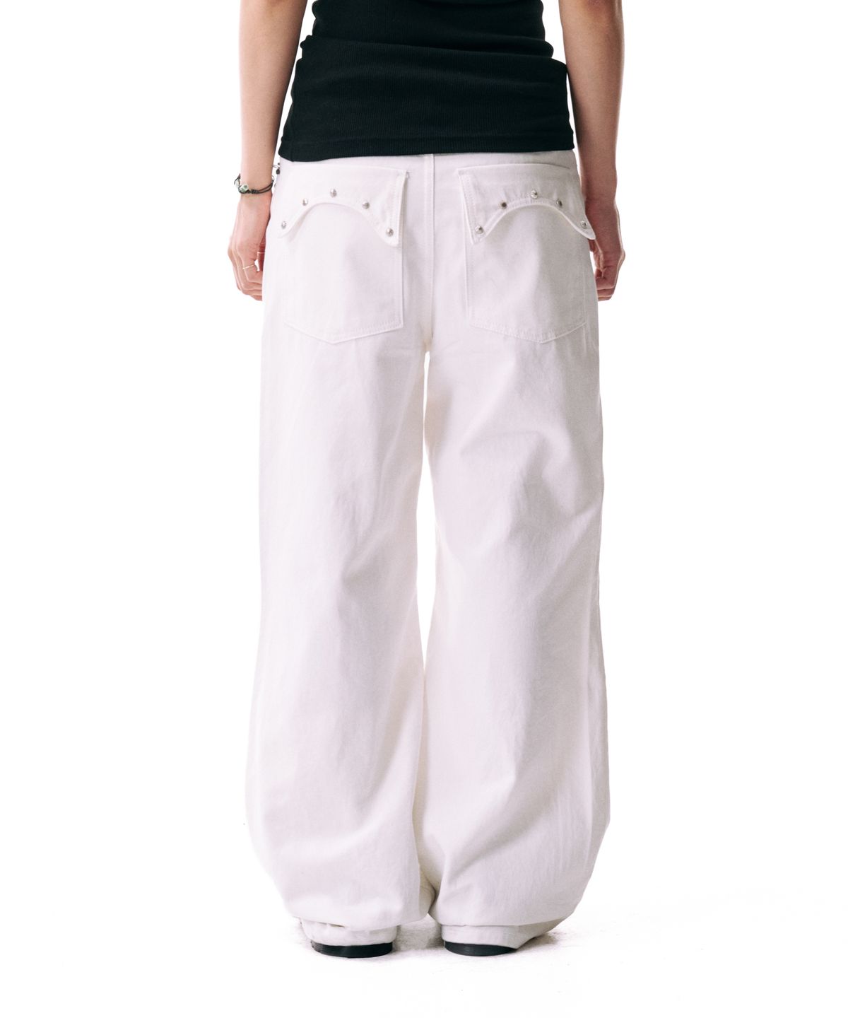 아캄(AAKAM) Multi Studded Cotton Pants (White)