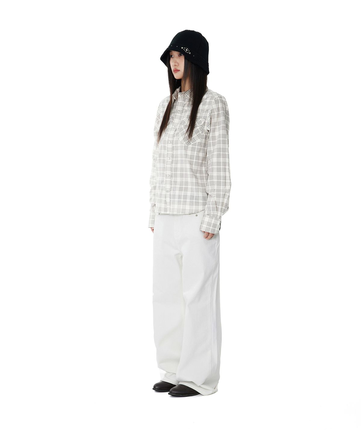 아캄(AAKAM) Multi Studded Cotton Pants (White)