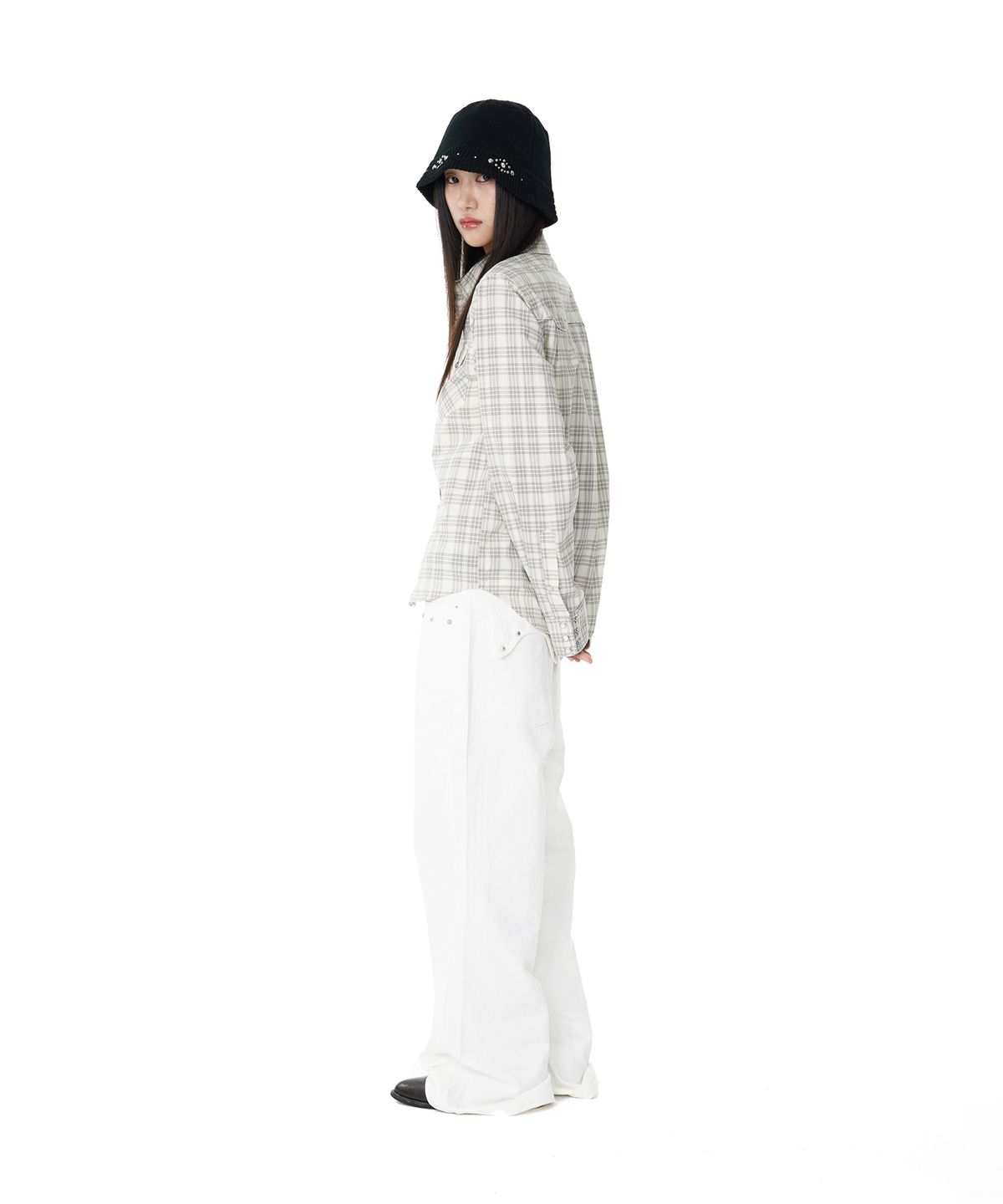 아캄(AAKAM) Multi Studded Cotton Pants (White)