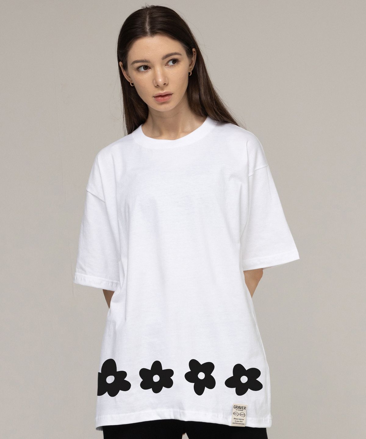 그레이버(GRAVER) [UNISEX]바텀 드로잉 플라워 반팔티_화이트