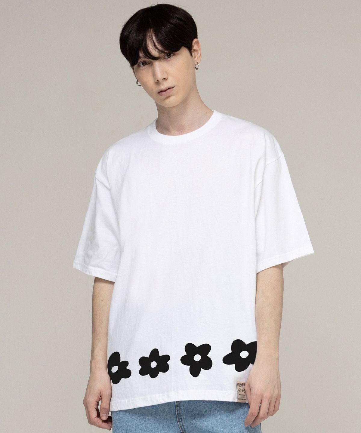그레이버(GRAVER) [UNISEX]바텀 드로잉 플라워 반팔티_화이트