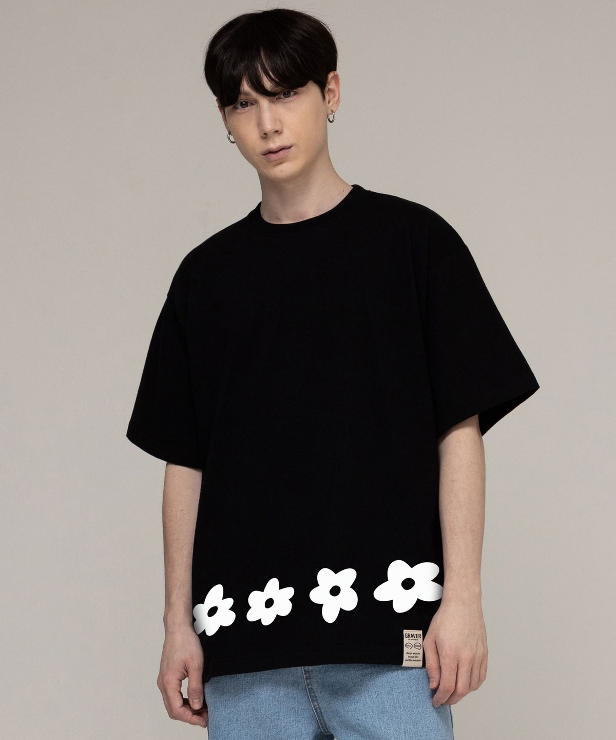그레이버(GRAVER) [UNISEX]바텀 드로잉 플라워 반팔티_블랙