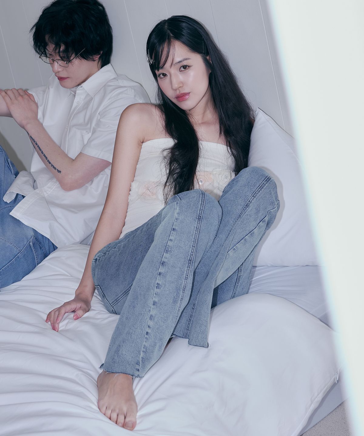 아워데이즈(OURDAYZ) 슬래쉬 라인 부츠컷 데님 팬츠 [LIGHT BLUE]