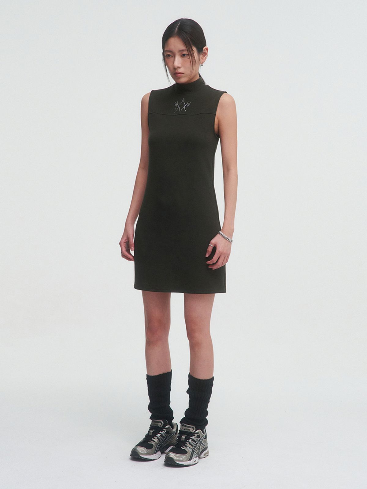 뚜오미오(TUOMIO) FLAME MINI DRESS [KHAKI]