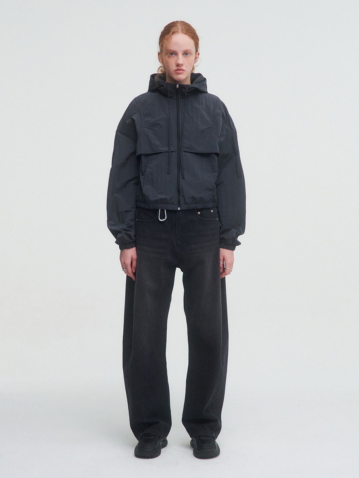 뚜오미오(TUOMIO) BACK POCKET WINDBREAKER [CHARCOAL]