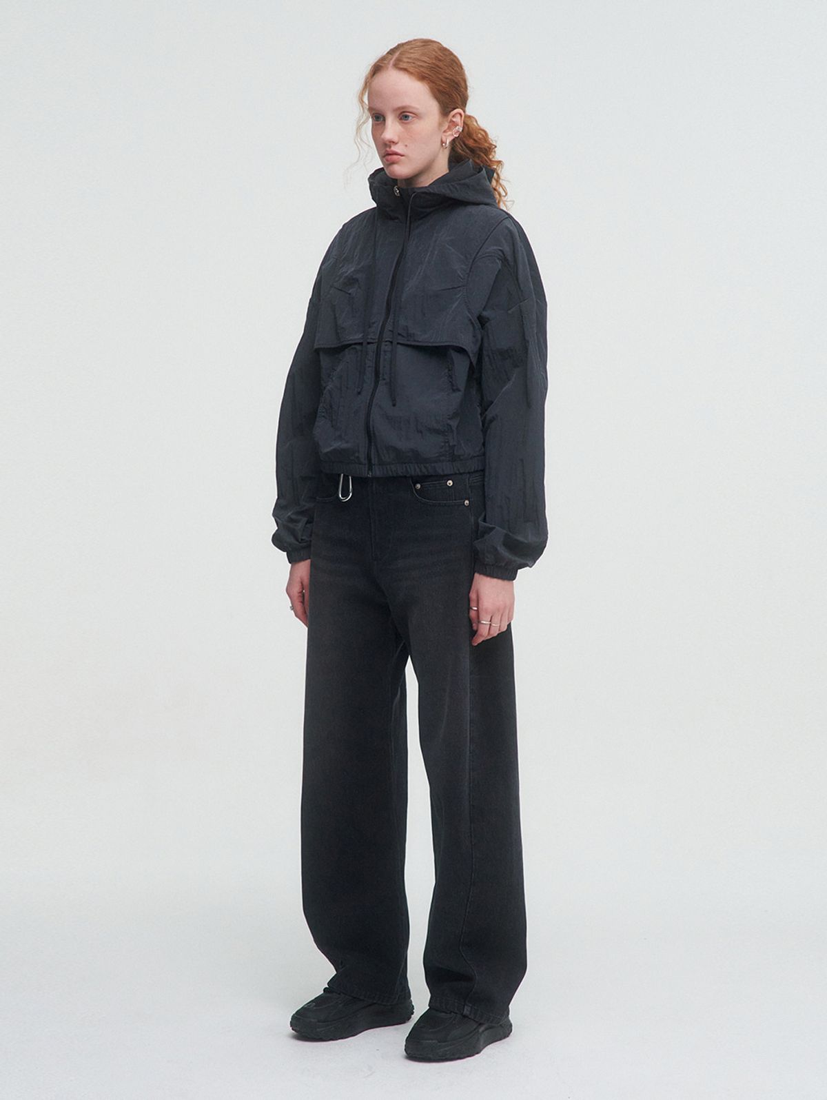 뚜오미오(TUOMIO) BACK POCKET WINDBREAKER [CHARCOAL]