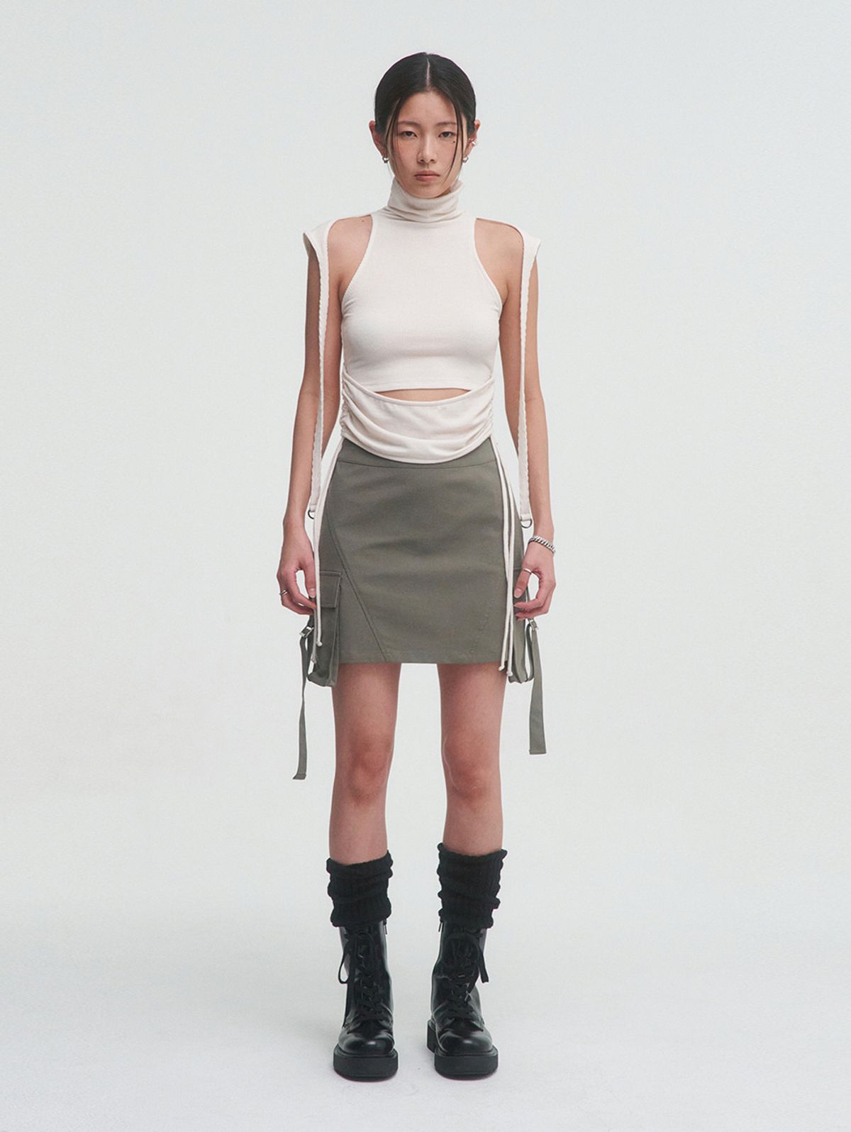 뚜오미오(TUOMIO) MICRO MINI CARGO SKIRT [KHAKI]