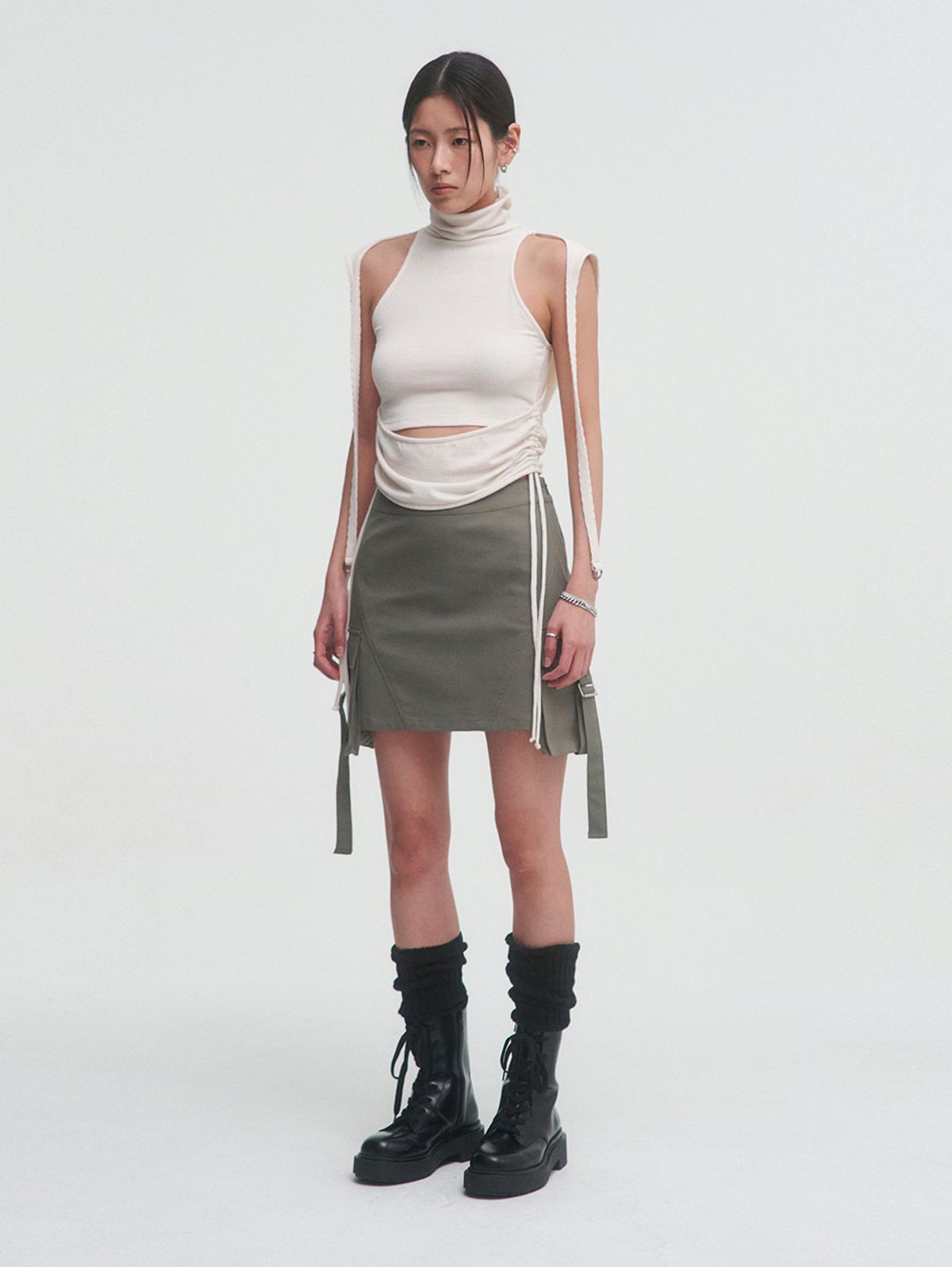 뚜오미오(TUOMIO) MICRO MINI CARGO SKIRT [KHAKI]