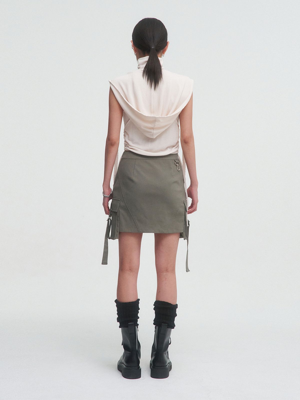 뚜오미오(TUOMIO) MICRO MINI CARGO SKIRT [KHAKI]
