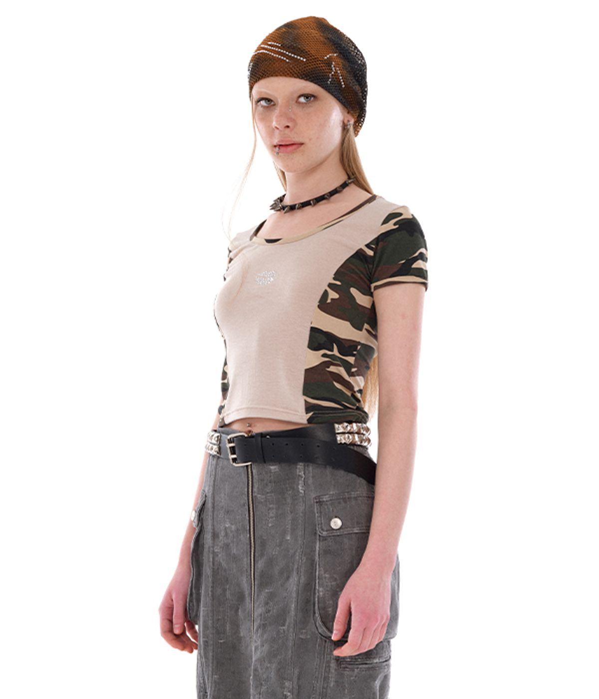 유쓰배쓰(YOUTHBATH) LIPS CUT OUT T-SHIRT_BEIGE