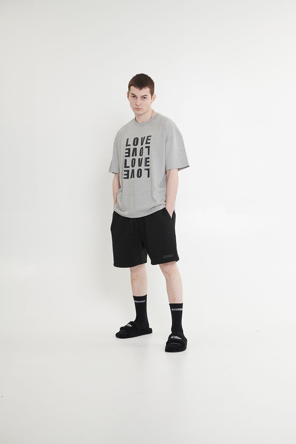 어굿데이(AGOODDAY) [UNISEX]  SIGNATURE HALF PANTS (BLACK)