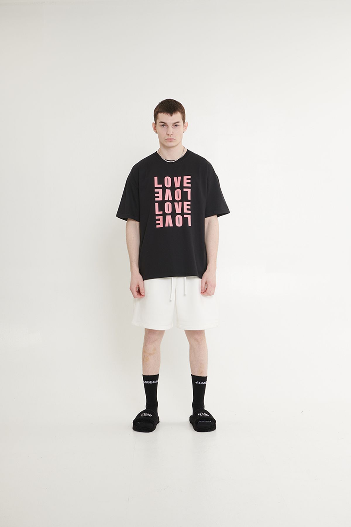 어굿데이(AGOODDAY) [UNISEX]  SIGNATURE HALF PANTS (WHITE)