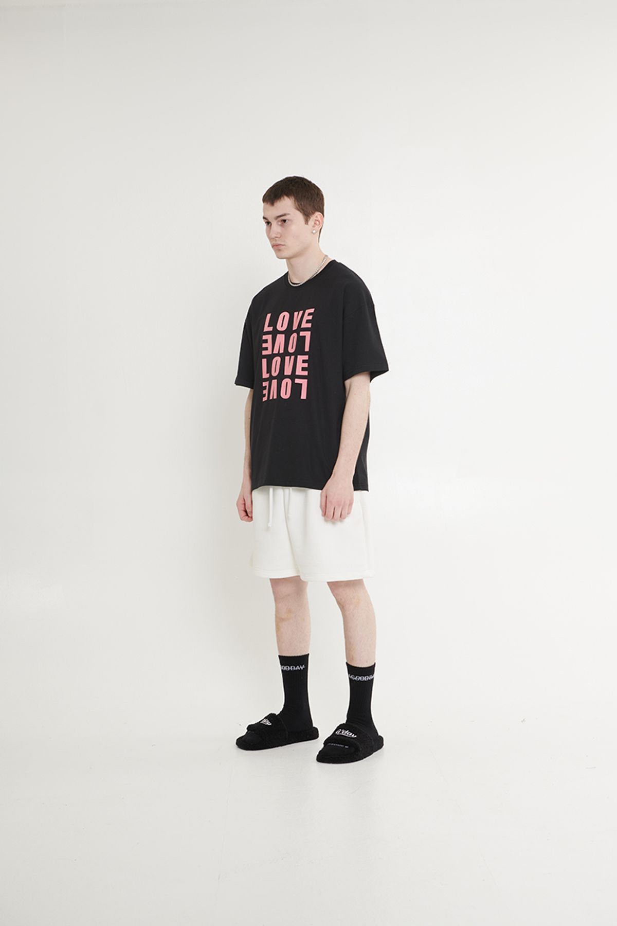 어굿데이(AGOODDAY) [UNISEX]  SIGNATURE HALF PANTS (WHITE)