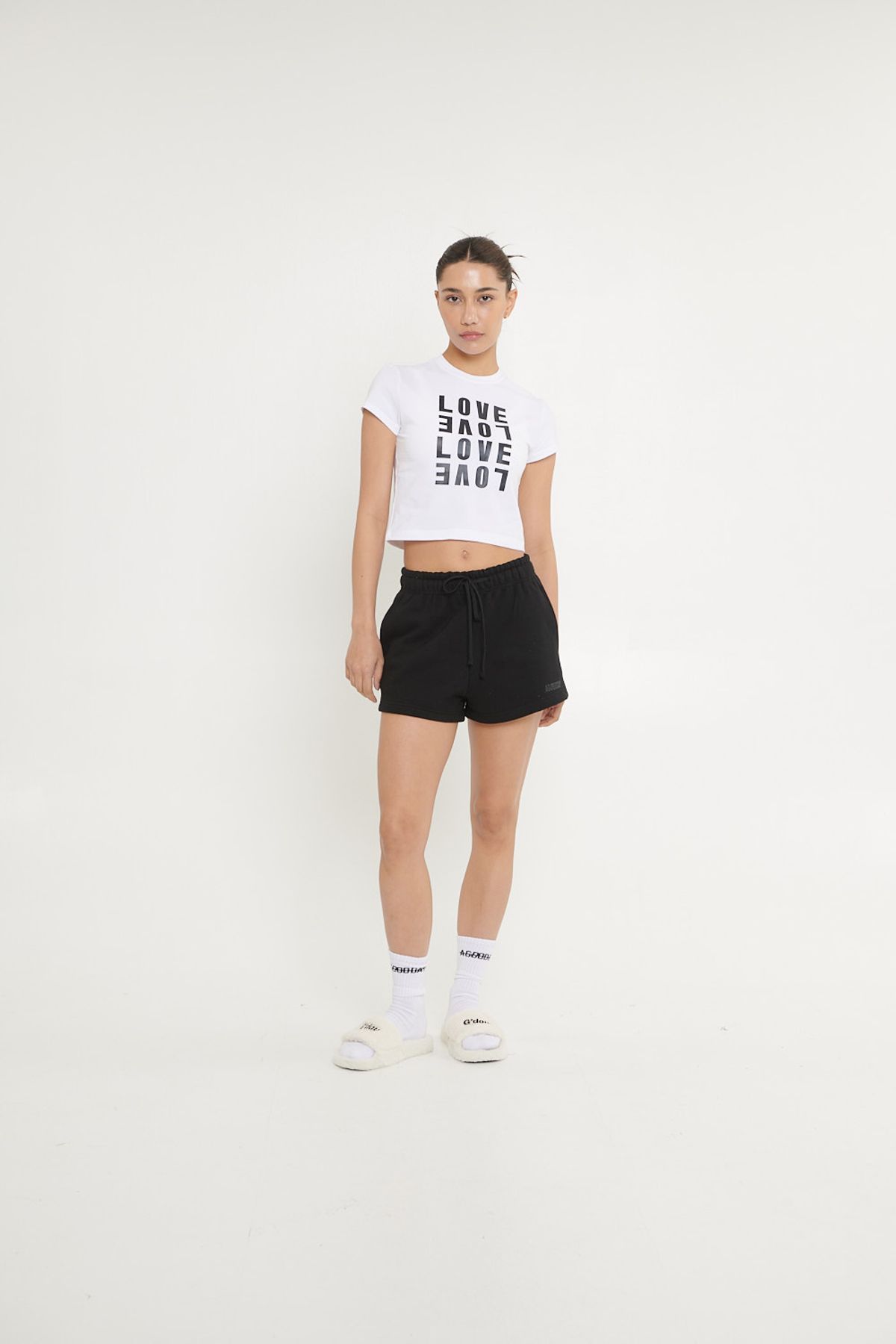 어굿데이(AGOODDAY) [WOMAN]  SIGNATURE HALF PANTS WOMAN (BLACK)