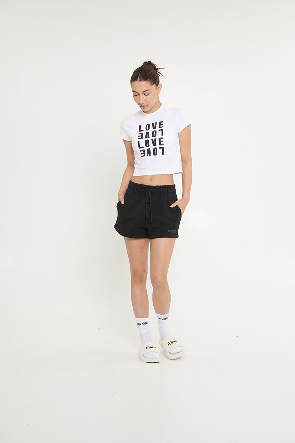어굿데이(AGOODDAY) [WOMAN]  SIGNATURE HALF PANTS WOMAN (BLACK)