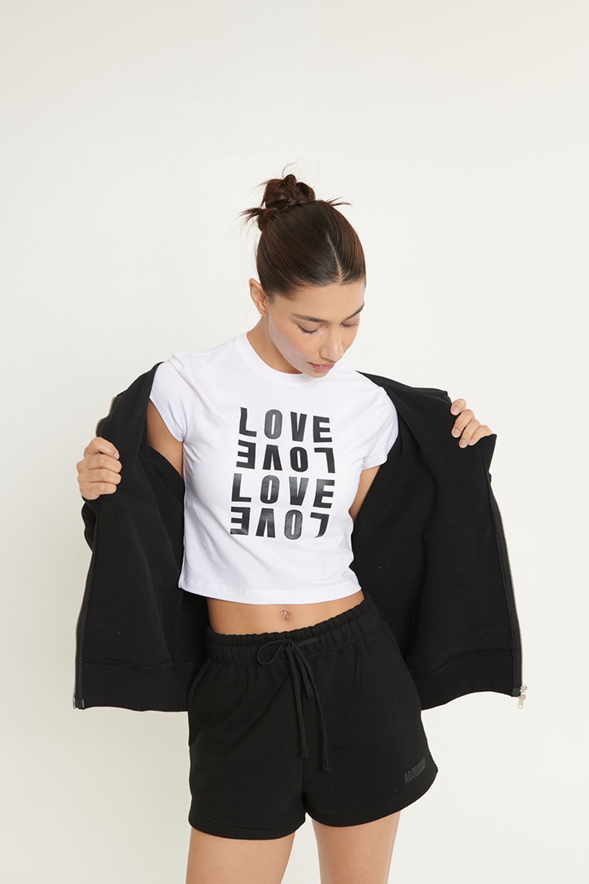 어굿데이(AGOODDAY) [WOMAN]  SIGNATURE HALF PANTS WOMAN (BLACK)