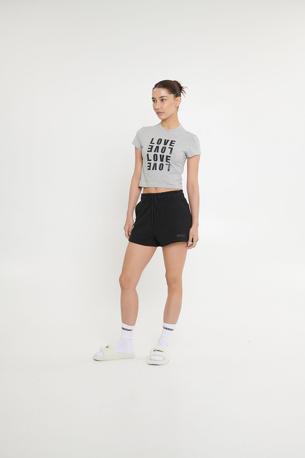 어굿데이(AGOODDAY) [WOMAN]  SIGNATURE HALF PANTS WOMAN (BLACK)