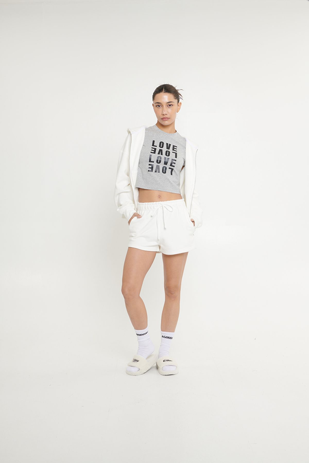 어굿데이(AGOODDAY) [WOMAN]  SIGNATURE HALF PANTS WOMAN (WHITE)