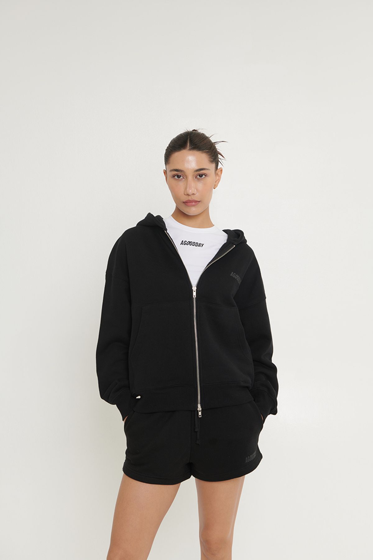 어굿데이(AGOODDAY) [UNISEX]   SIGNATURE HOODIE ZIPUP WOMAN(BLACK)