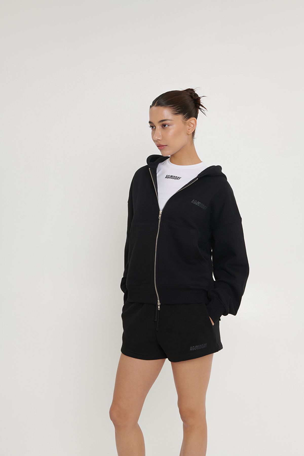 어굿데이(AGOODDAY) [UNISEX]   SIGNATURE HOODIE ZIPUP WOMAN(BLACK)