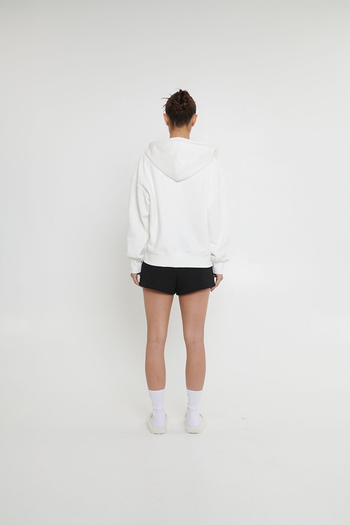 어굿데이(AGOODDAY) [UNISEX]   SIGNATURE HOODIE ZIPUP WOMAN(WHITE)